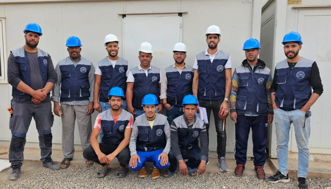 Équipe Kabil Climatech sur le chantier de la Kasbah Tamadot